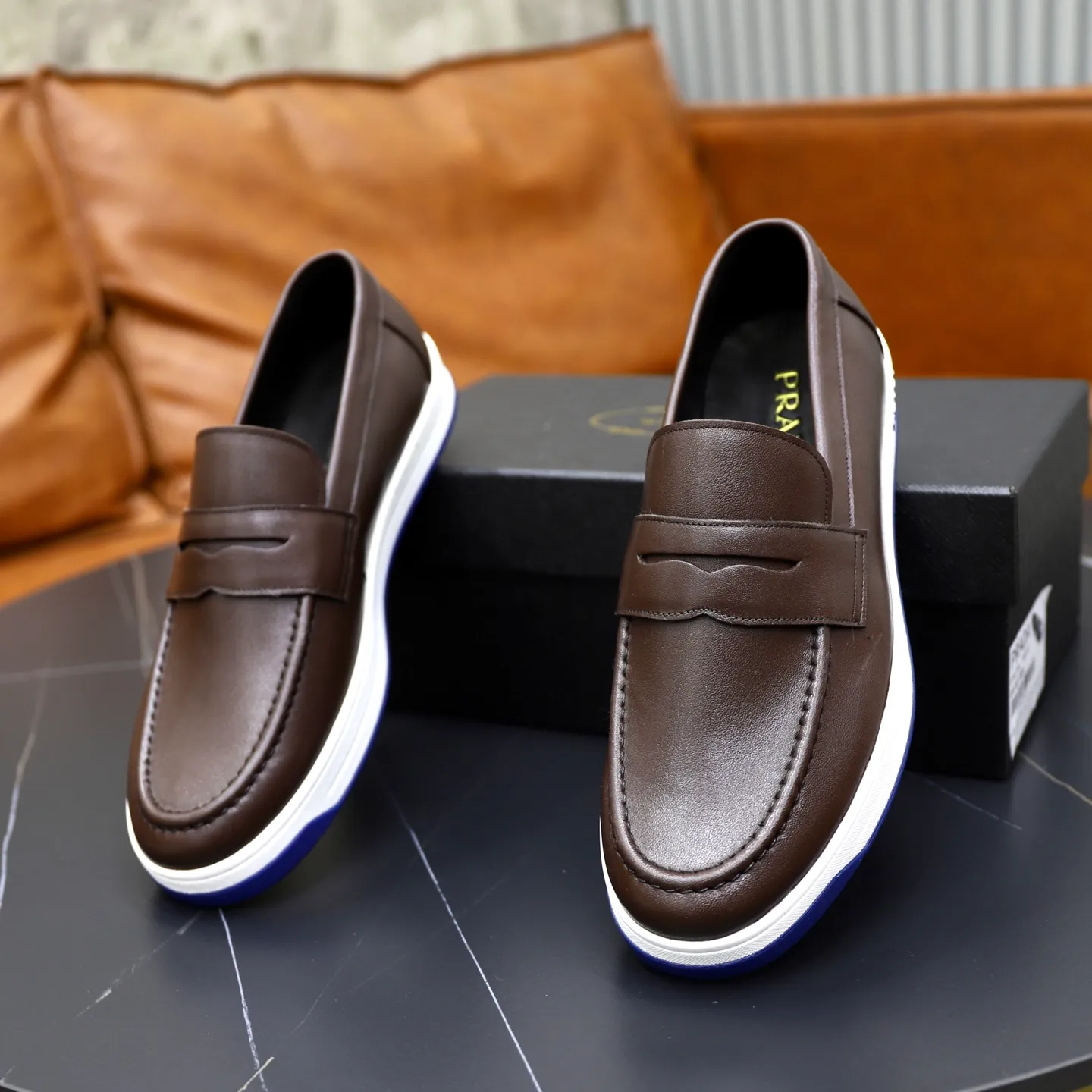 Factory price: 💰640 Prada classic men’s lace-up casual shoes | Imported cowhide upper | Upper stitching layered design, light and breathable | Soft and comfortable | Decorated with PRADA letters on the side | Distinctive sports style, showing the brand style | Lightweight concave and convex pattern rubber soles | Matched with cowhide foot pad lining | Excellent foot feel, fashionable and elegant | Size: 38-44 (45 customized)